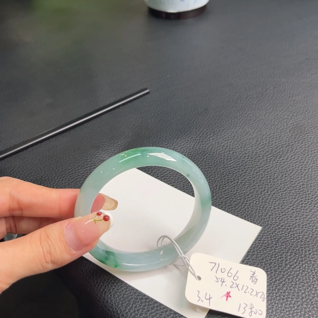 未镶嵌手镯翡翠手镯