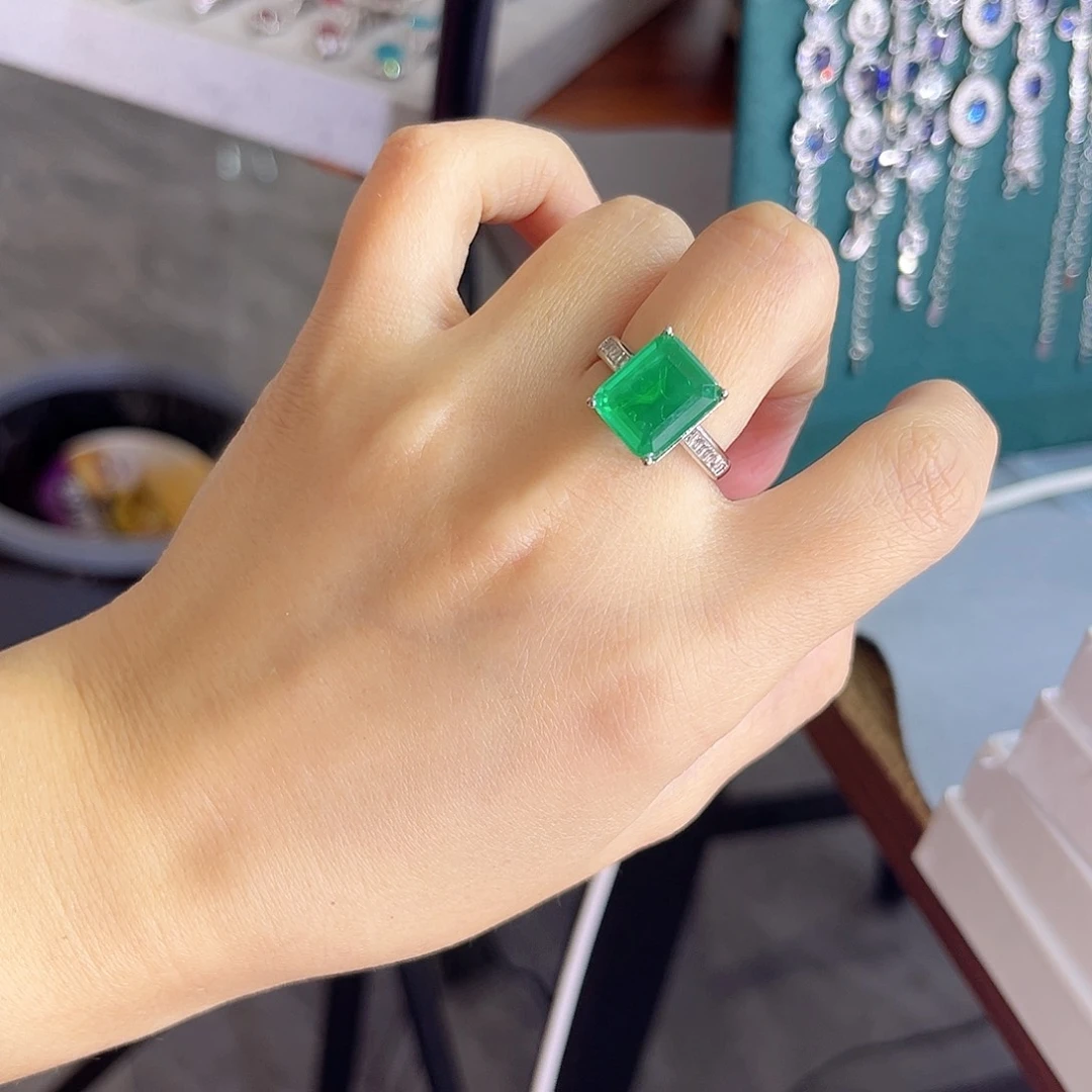 银S925镶嵌戒指祖母绿