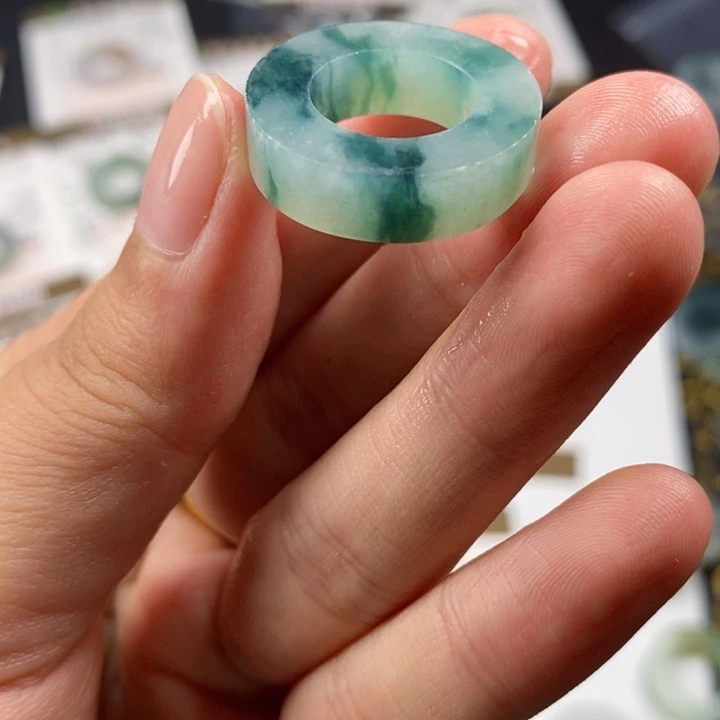 翡翠戒指未镶嵌莉**•翡翠戒指