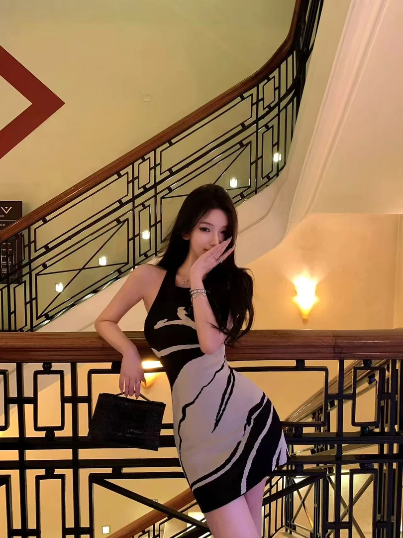 梦梦 MENGMENG｛新款纯欲性感修身显瘦花朵背心连衣裙}