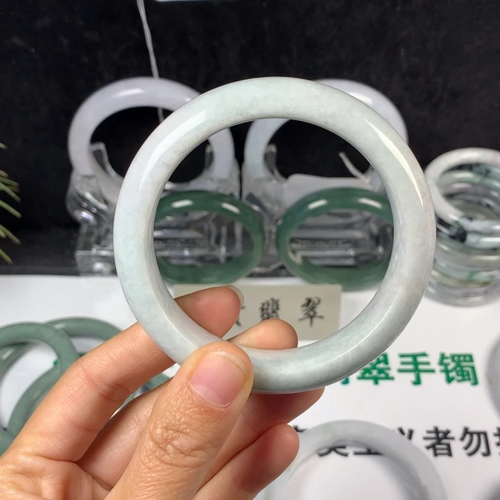 翡翠未镶嵌手镯47号。 59.2圈