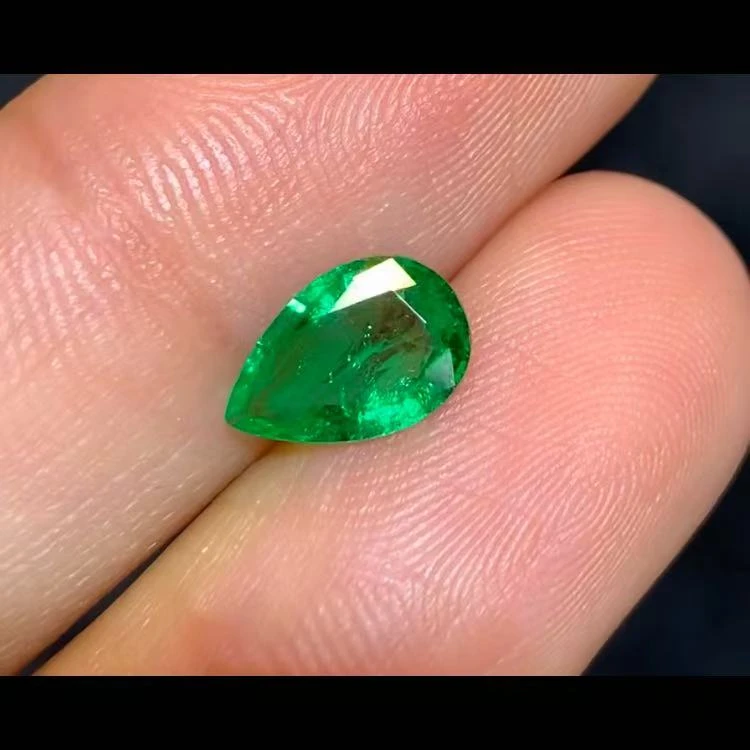 天然哥伦比亚祖母绿，1.04克拉