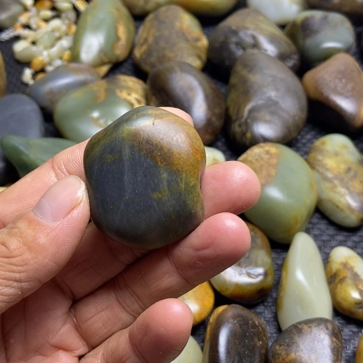 未镶嵌和田玉（糖玉）珠宝奇石