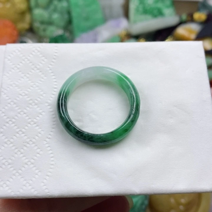 翡翠吊坠(赠链)未镶嵌微***A