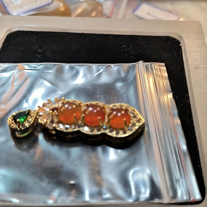 凡***物石英岩玉未镶嵌戒面
