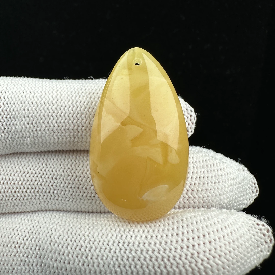 Y1250天然原矿蜜蜡 满蜡飘花水滴牌 20*36*10mm抖音基地质检发货