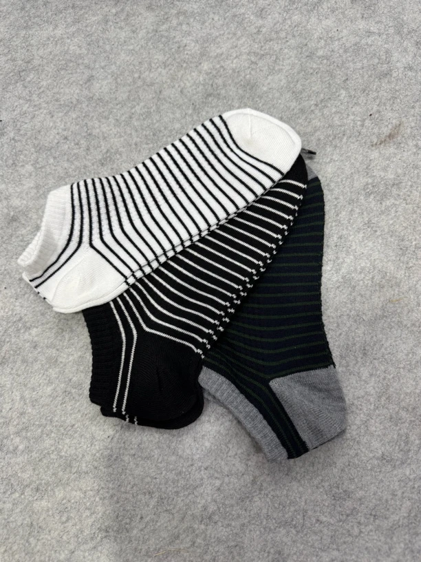 一卡三双装舒适柔软透气运动休闲条纹船袜