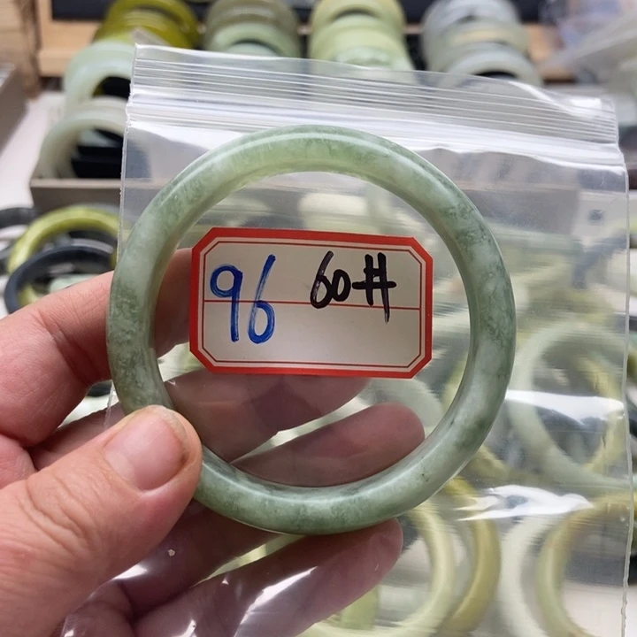 蛇纹石玉手镯未镶嵌?**?