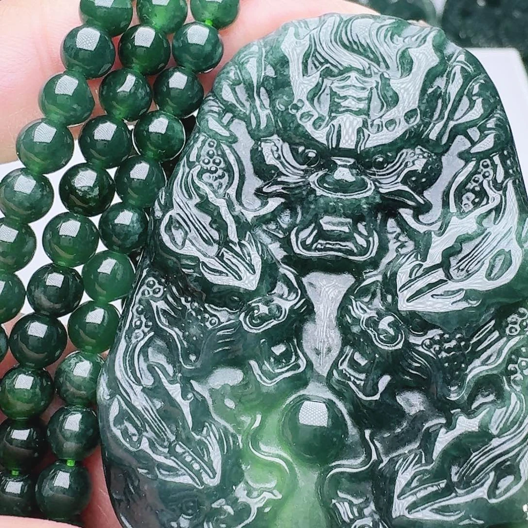 翡翠未镶嵌颈饰多样性发其一