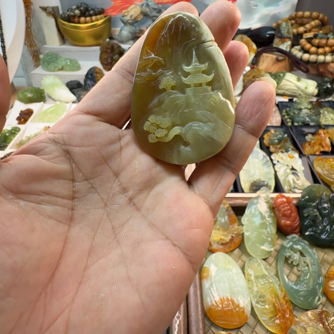 蛇纹石玉未镶嵌颈饰