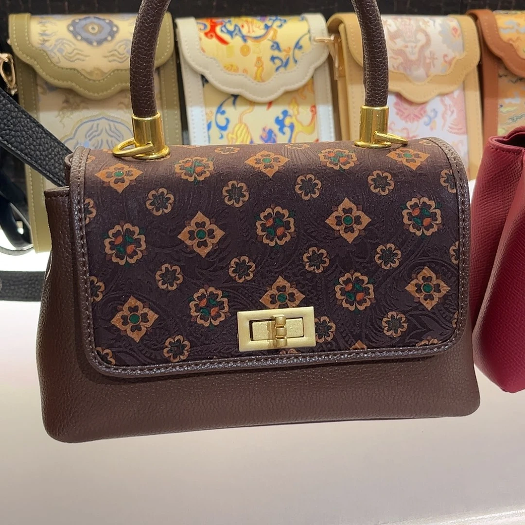 猪剖层皮革展厅同色同款