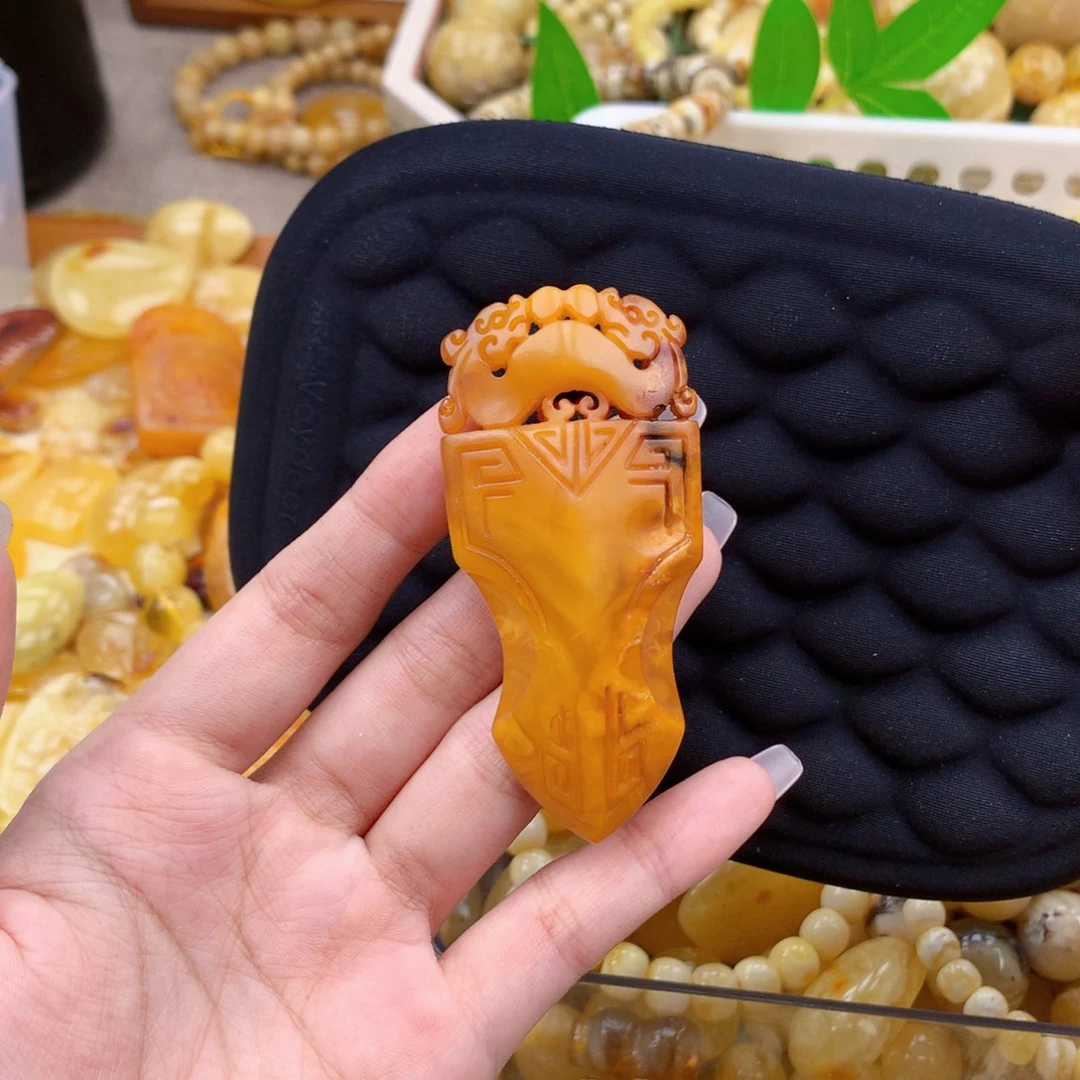 蜜蜡未镶嵌珠宝奇石