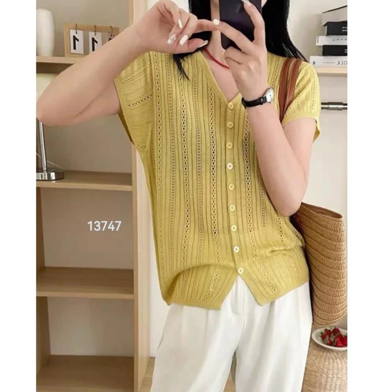 13747（部分无水洗唛，介意慎拍）WANGDAN钩花镂空飞袖针织开衫