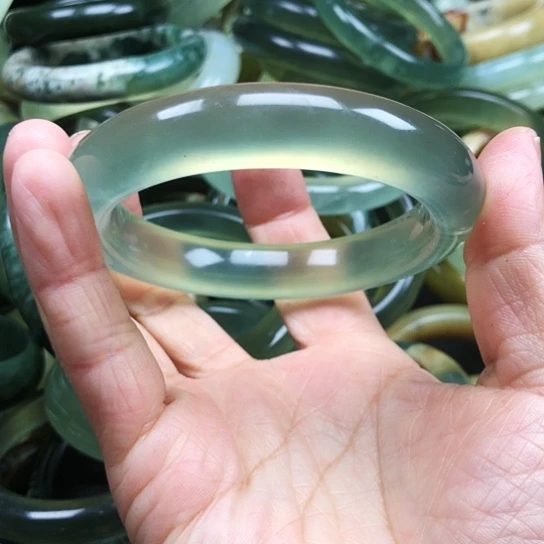 蛇纹石玉手镯未镶嵌大*桃