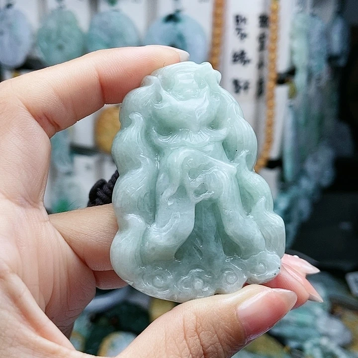颈饰足铂镶嵌翡翠翡翠