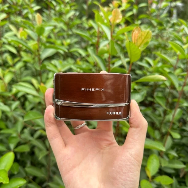 9新 Fujifilm/富士 Z81 高端滑盖开机稀有咖啡色 冷白皮清透出片