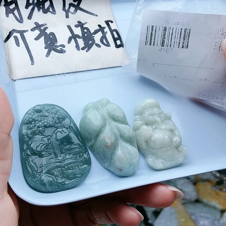 颈饰足铂镶嵌翡翠翡翠