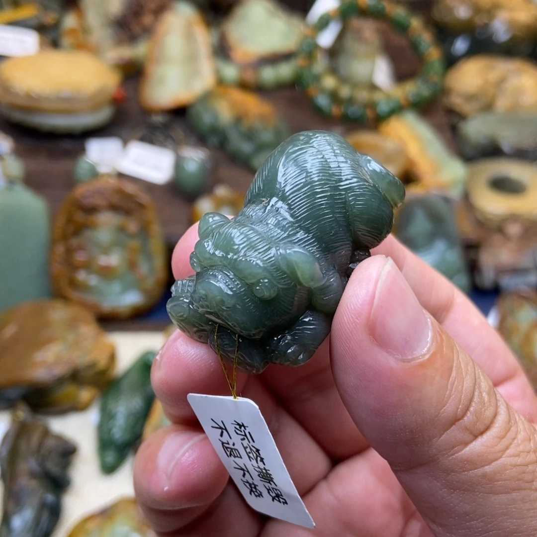 未镶嵌岫岩河磨玉（透闪石质玉）珠宝奇石