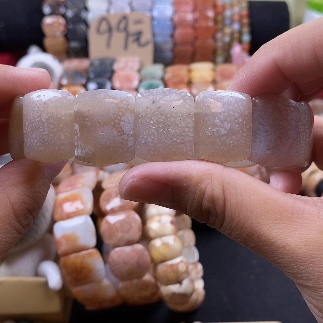 硅化珊瑚（珊瑚玉）未镶嵌手牌 白冰花 39