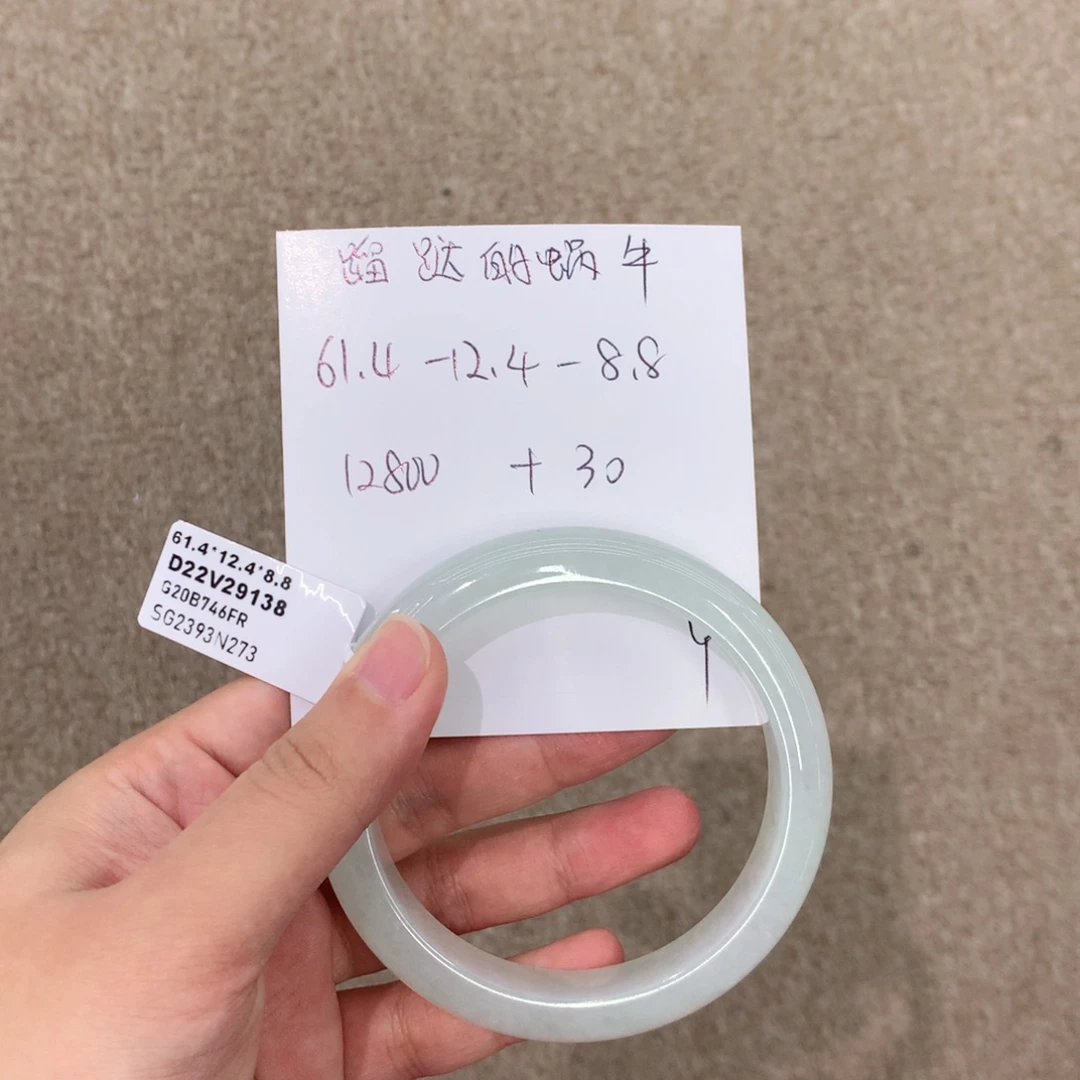 翡翠手镯未镶嵌蹓***牛
