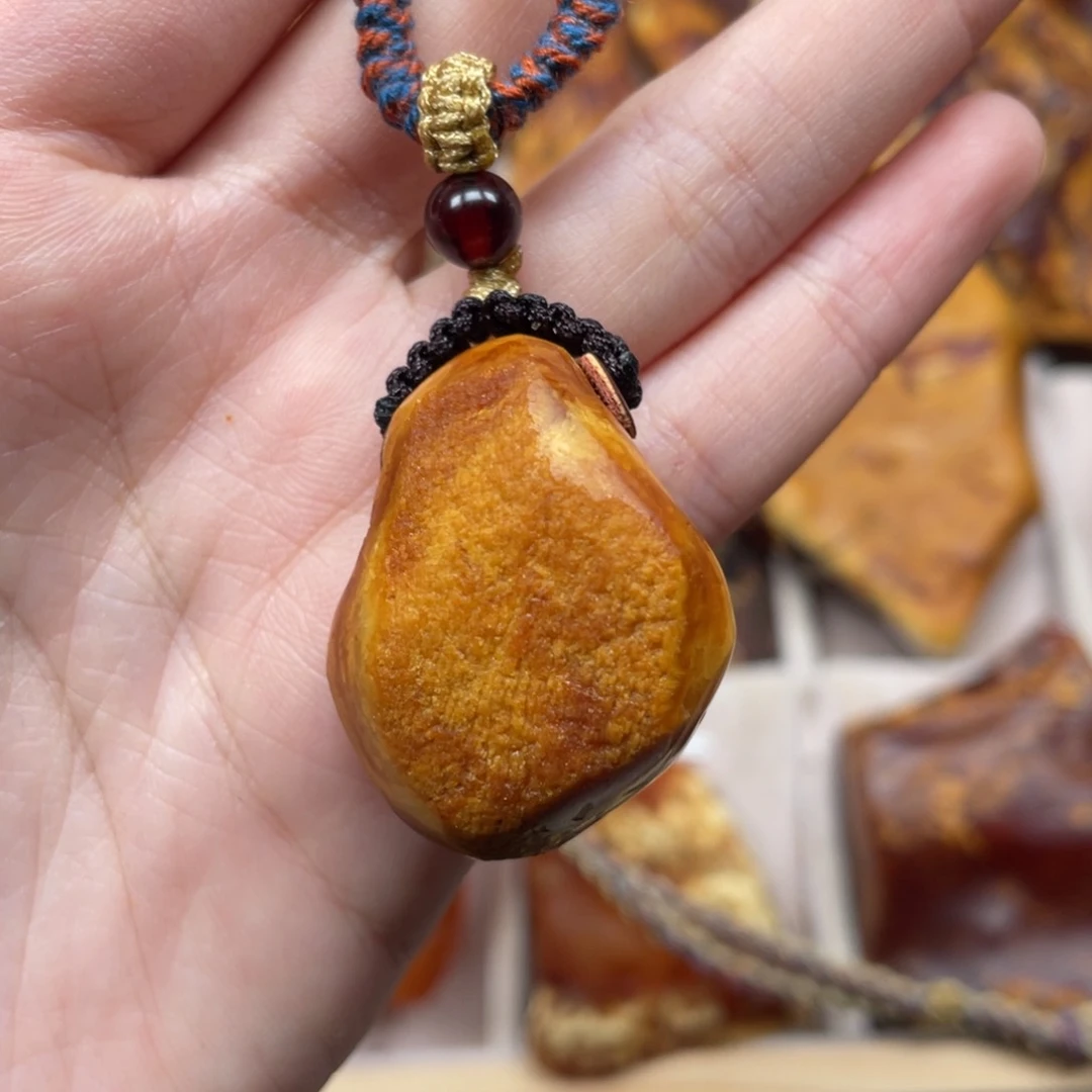 琥珀珠宝奇石未镶嵌