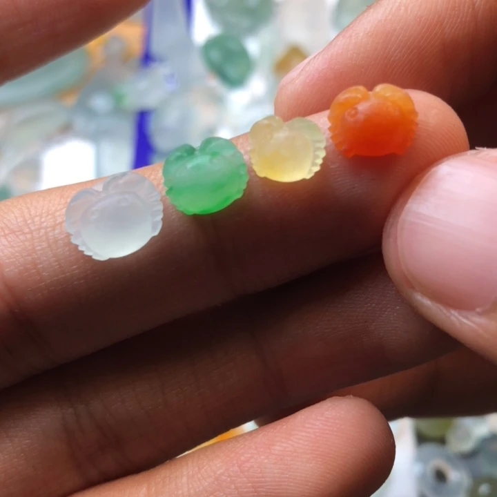 定制翡翠未镶嵌挂件