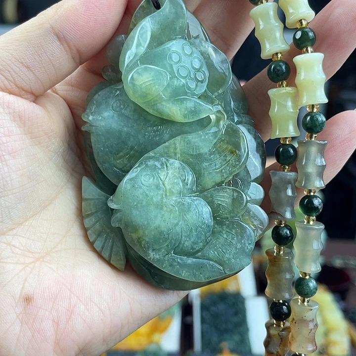 蛇纹石玉未镶嵌颈饰