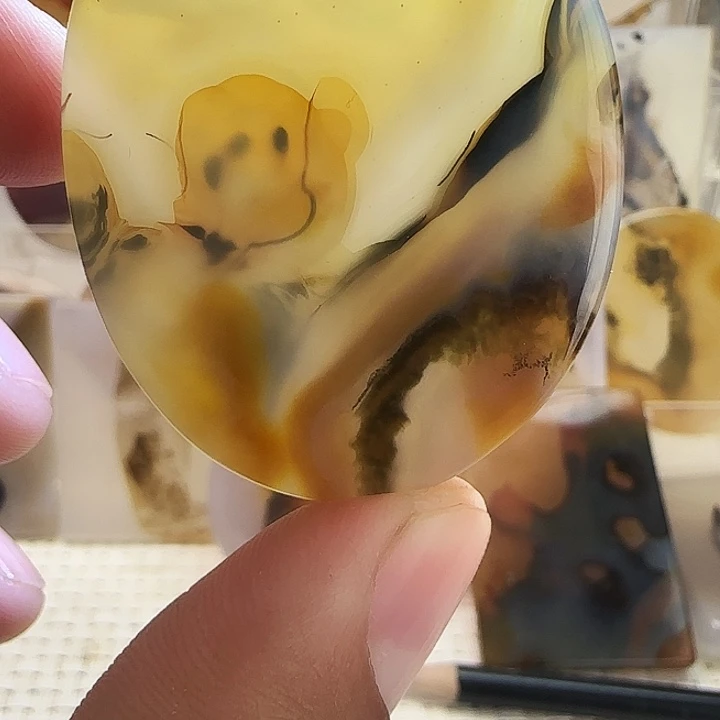 玛瑙/玉髓未镶嵌珠宝奇石