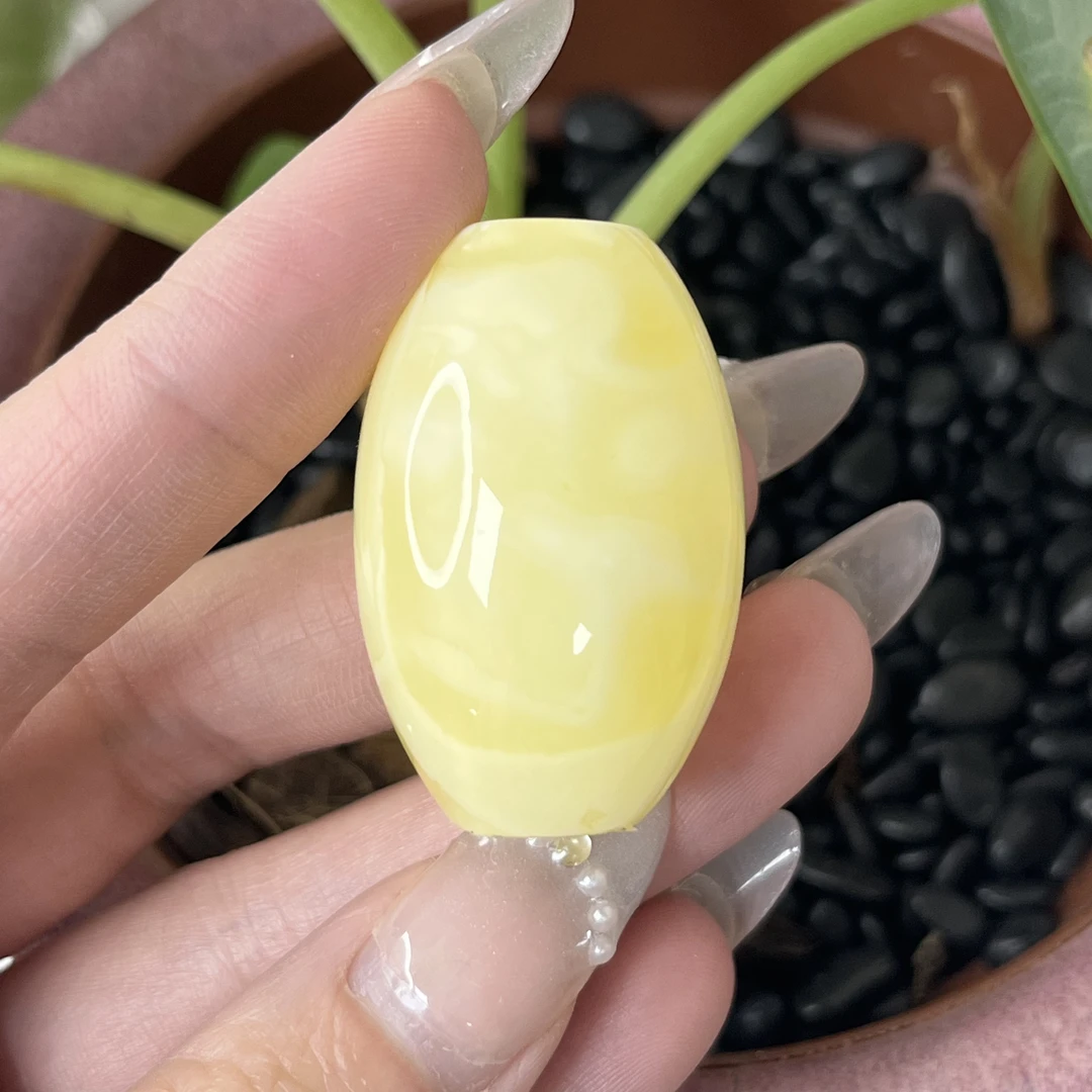 天然原矿无优化无烤色无补胶无煮蜜无辐照蜜蜡吊坠（零六）