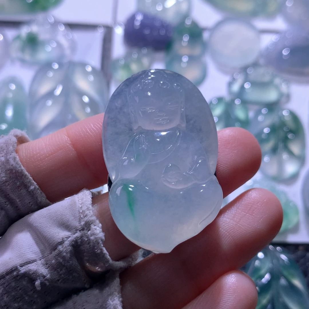 翡翠未镶嵌颈饰观音