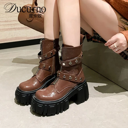 DUCURNO潮酷铆钉皮带扣时尚马丁靴女前拉链机车靴超高跟真皮短靴