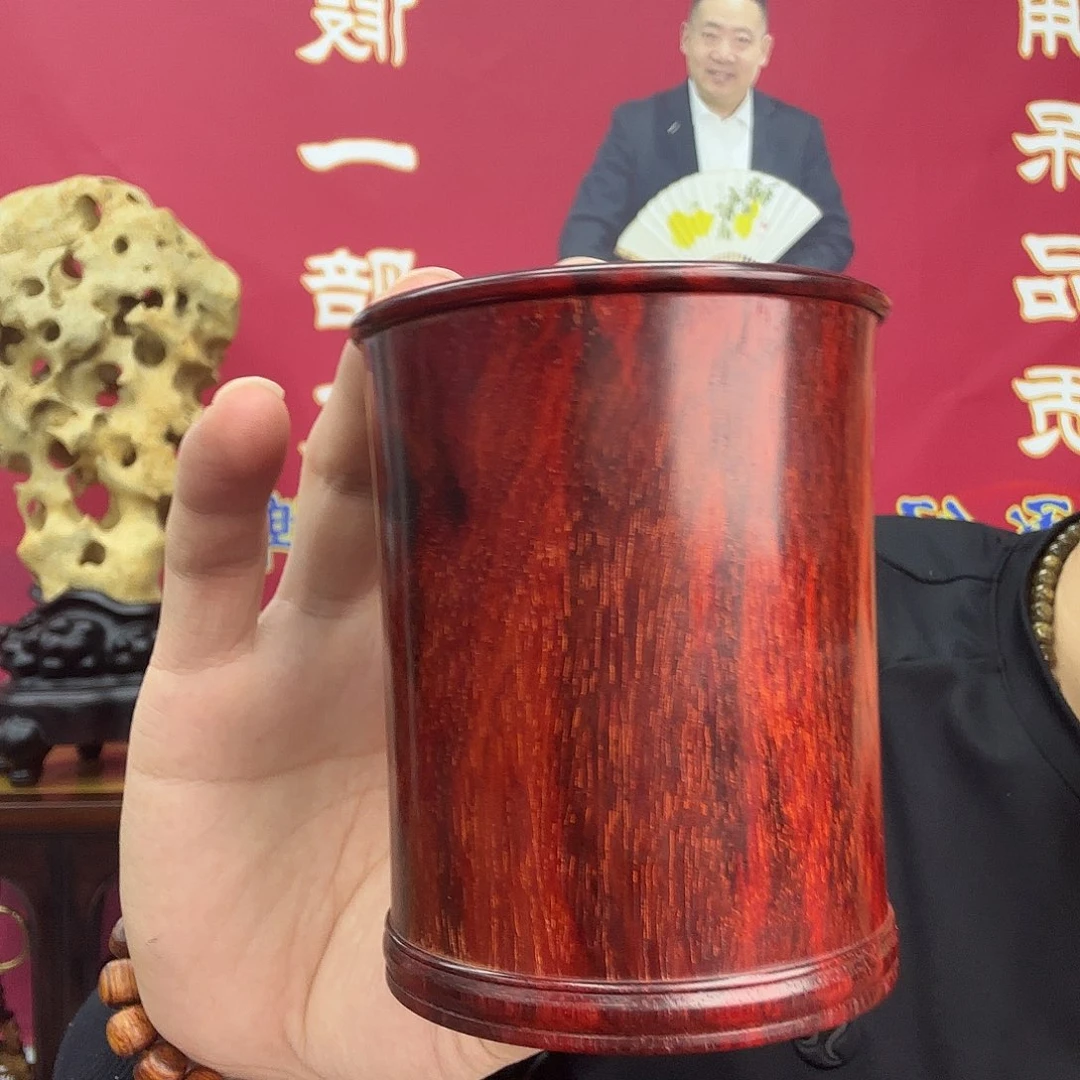 紫檀木类端景台笔筒