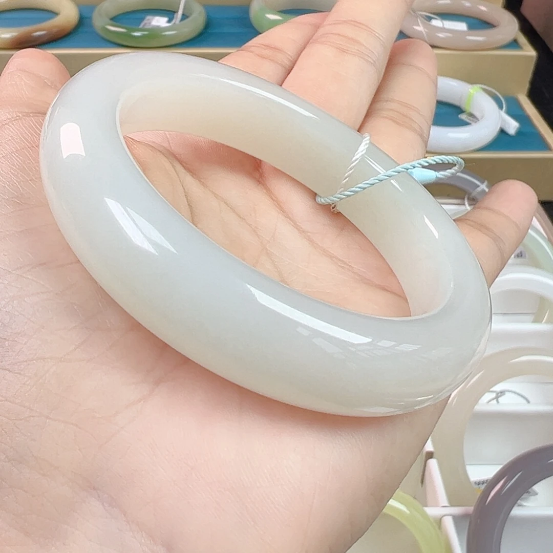 和田玉未镶嵌手镯宽胎无包容