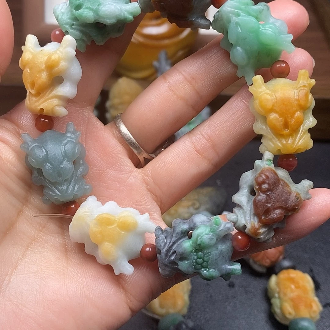 怒***放未镶嵌定制翡翠毛货抛光