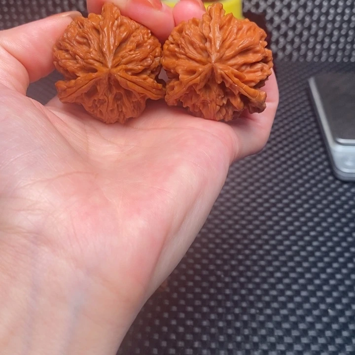 文玩核桃吊坠苹果园奔