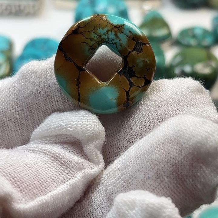 绿松石未镶嵌珠宝奇石