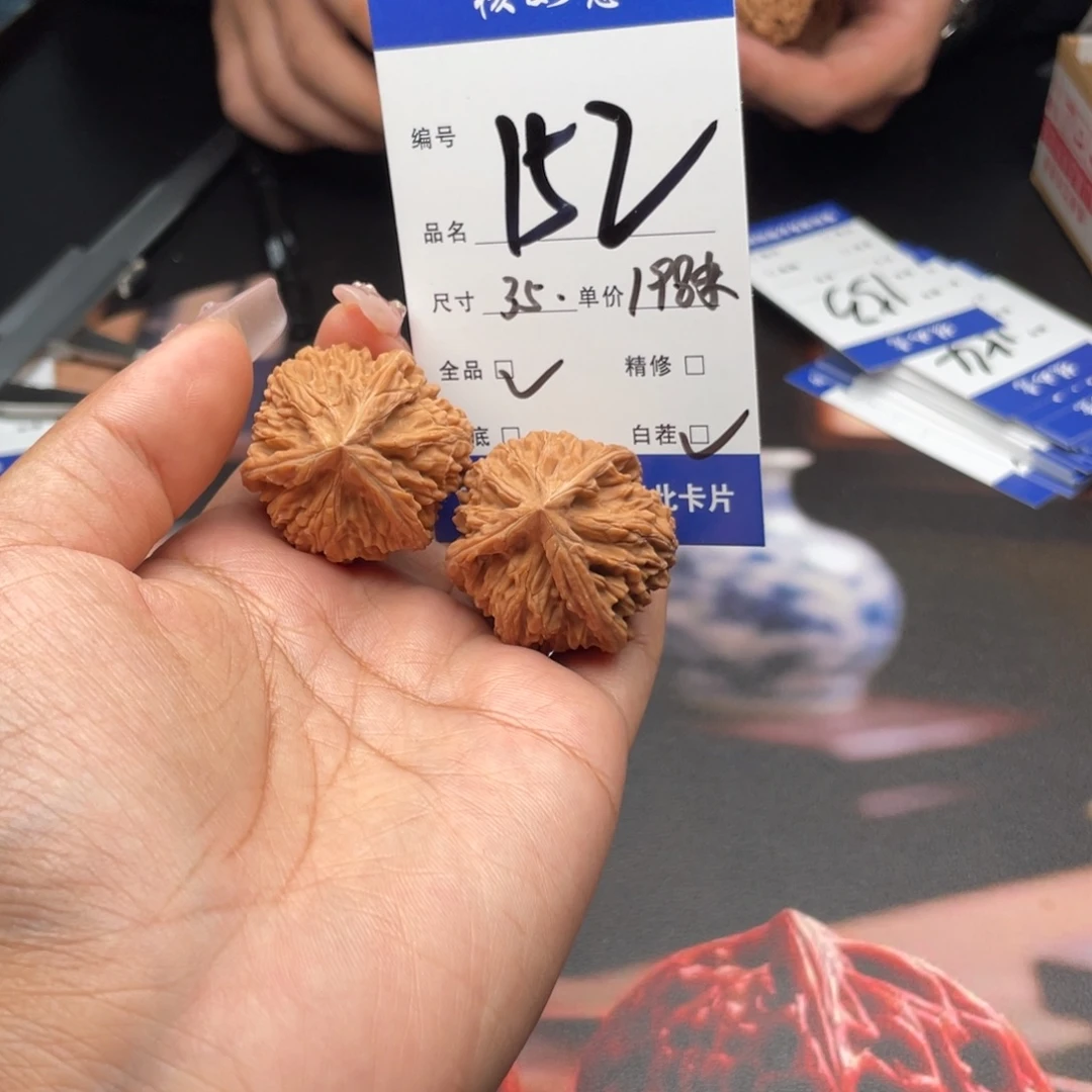 随***看桃核把件35尺寸文山三棱