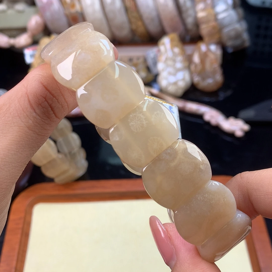【闪购商品】硅化珊瑚（珊瑚玉）未镶嵌颈饰4号上新果冻手牌