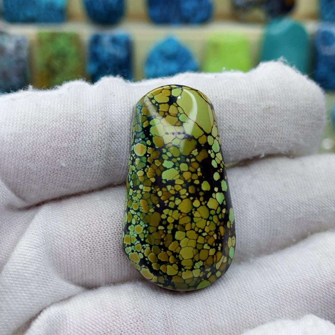 未镶嵌绿松石颈饰