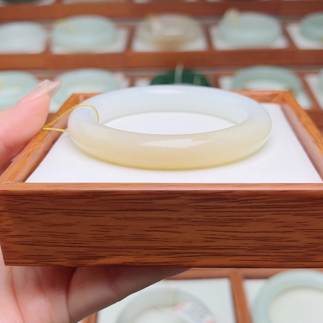 和田玉未镶嵌手镯53