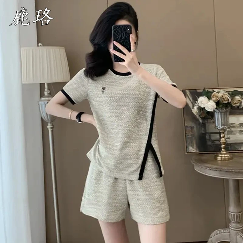 今年流行爆款洋气套装女士2025夏季新款小个子时髦短袖短裤两件套