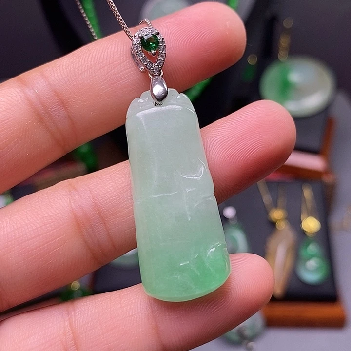 吊坠(赠链)未镶嵌翡翠