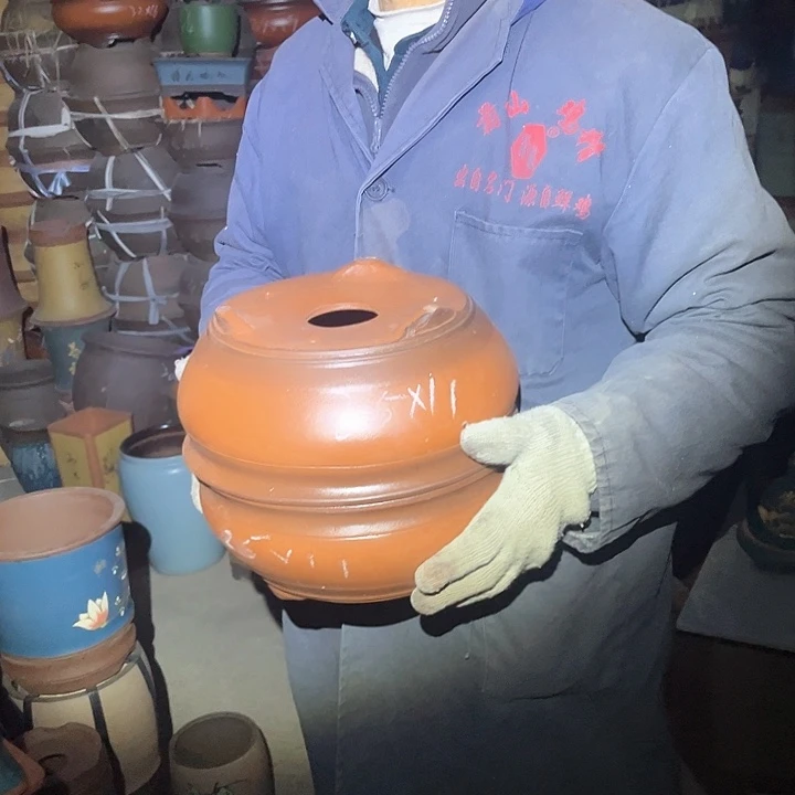 紫砂紫砂花盆和一件白花