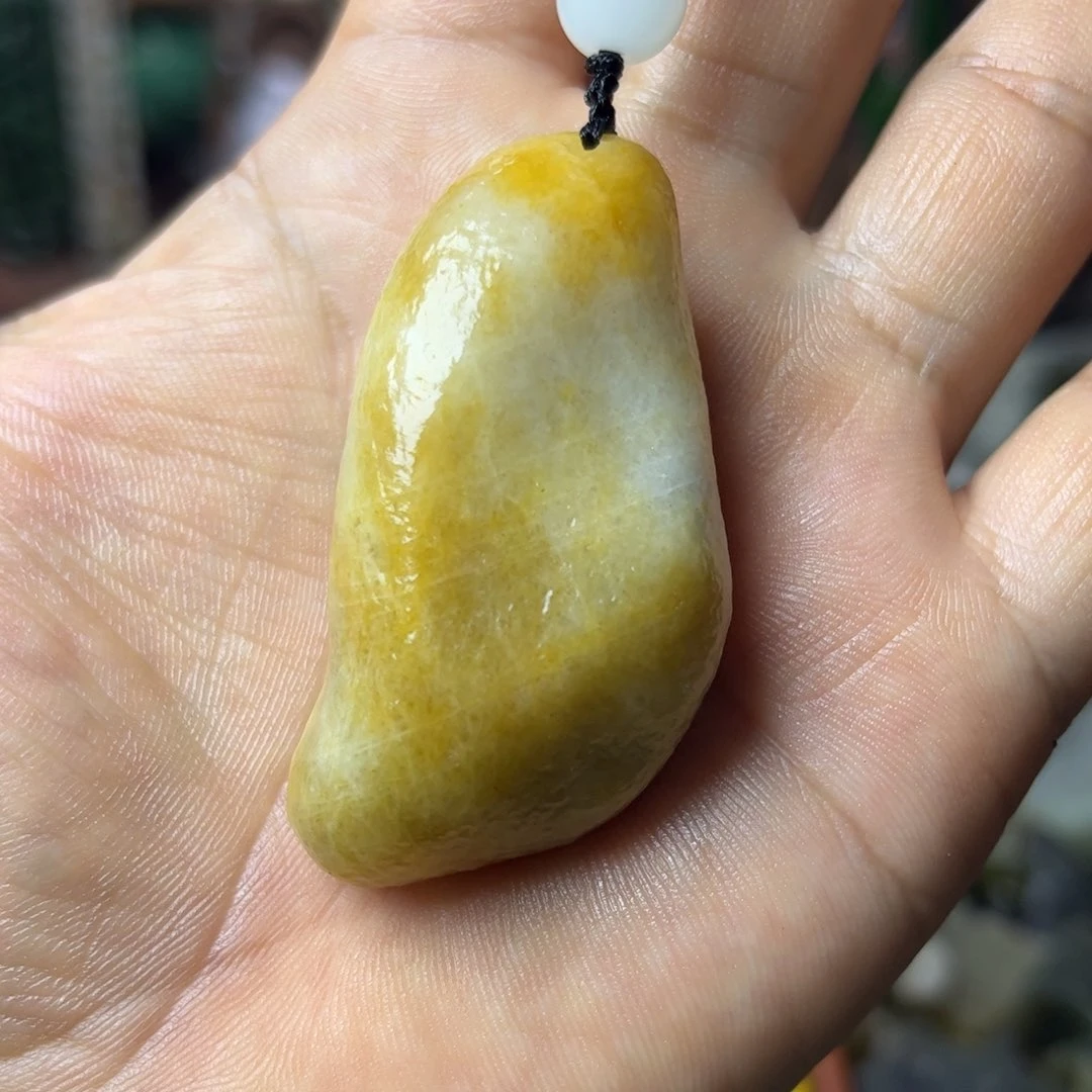 透闪石质玉未镶嵌珠宝奇石