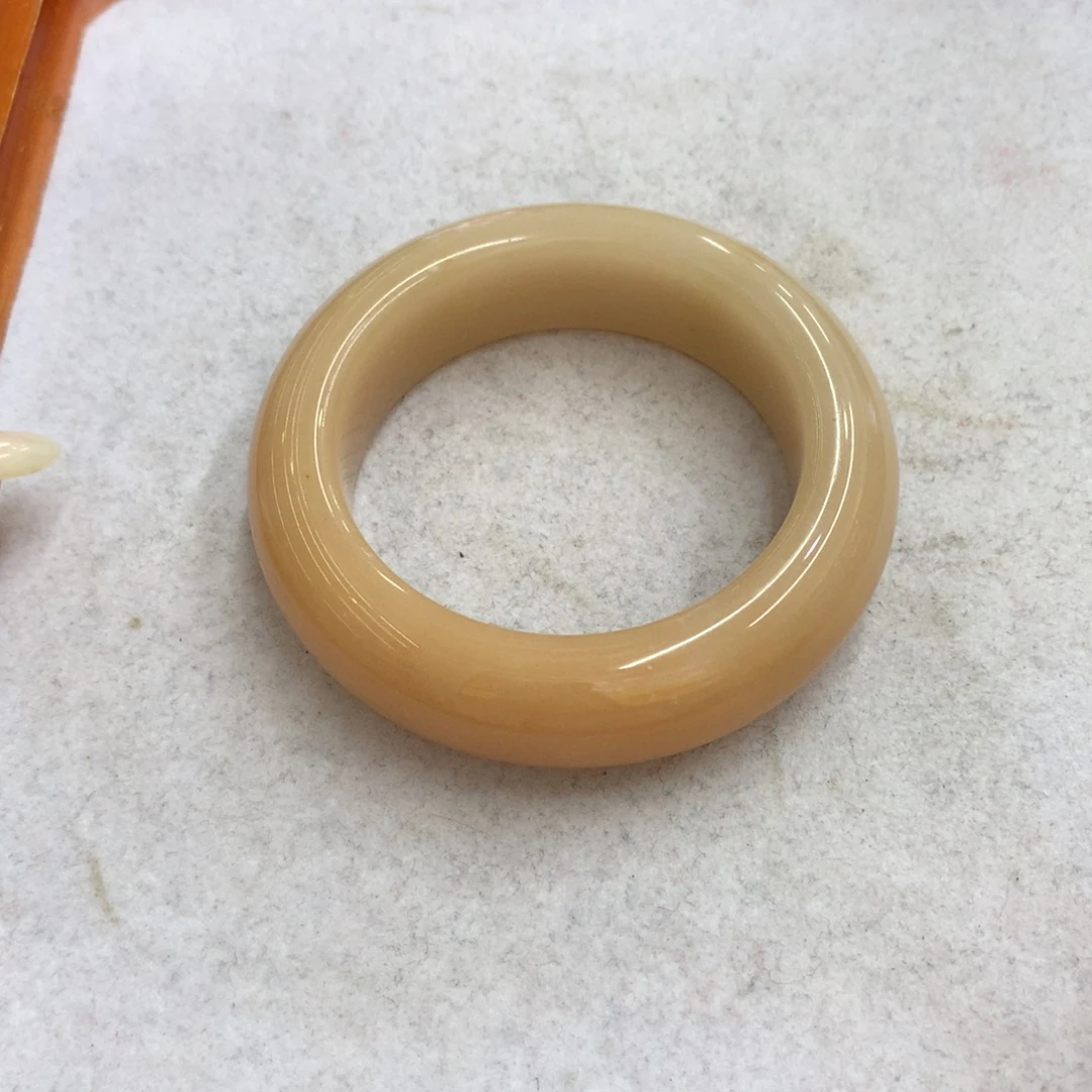 石英质玉未镶嵌手镯