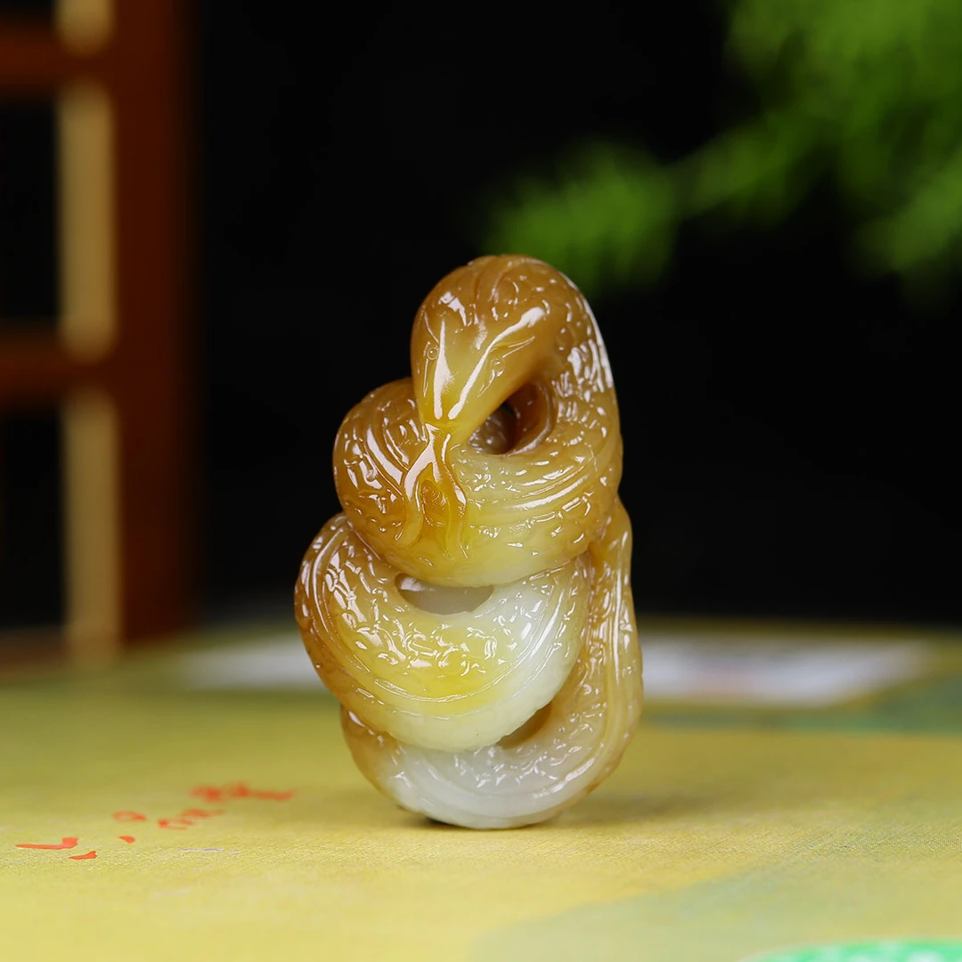 91820和田玉生肖蛇吊坠