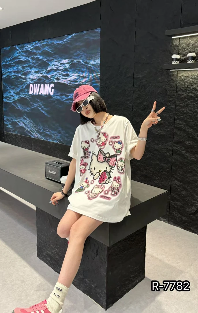 夏季薄款大版正肩显瘦T恤大码宽松重工刺绣花280斤中长款kt猫