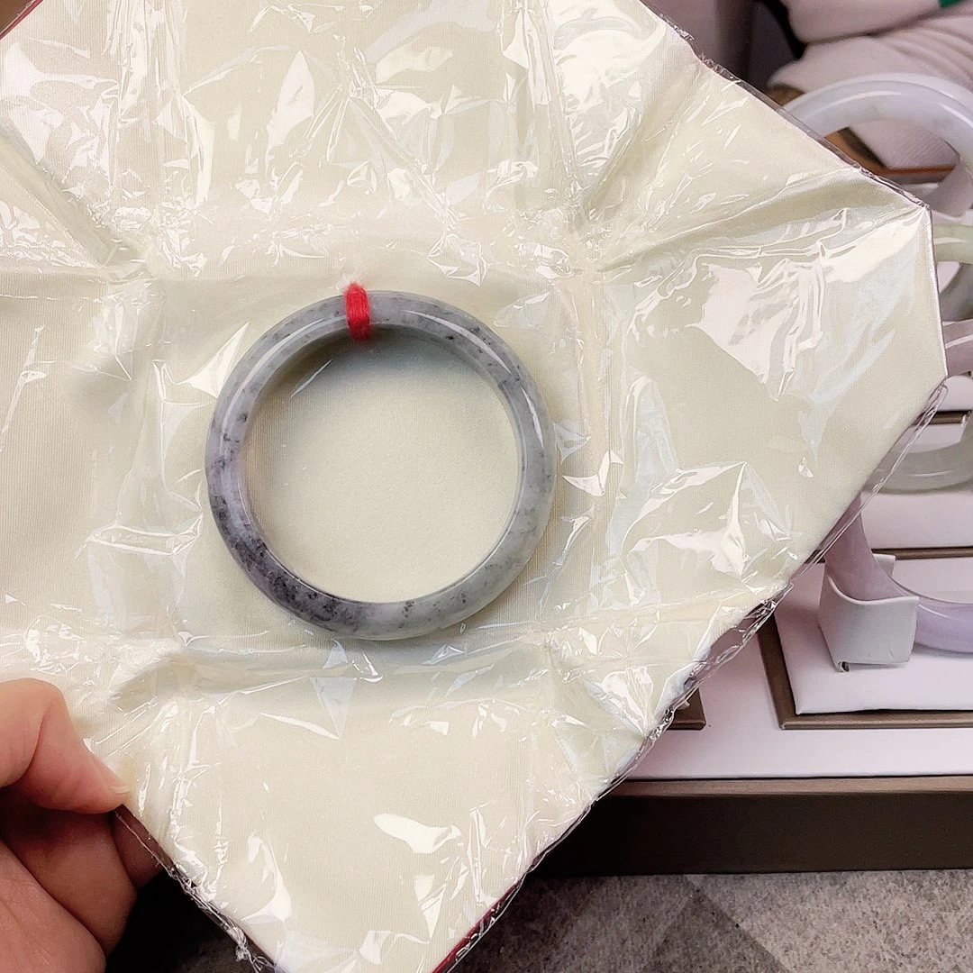 翡翠未镶嵌手镯乌鸡