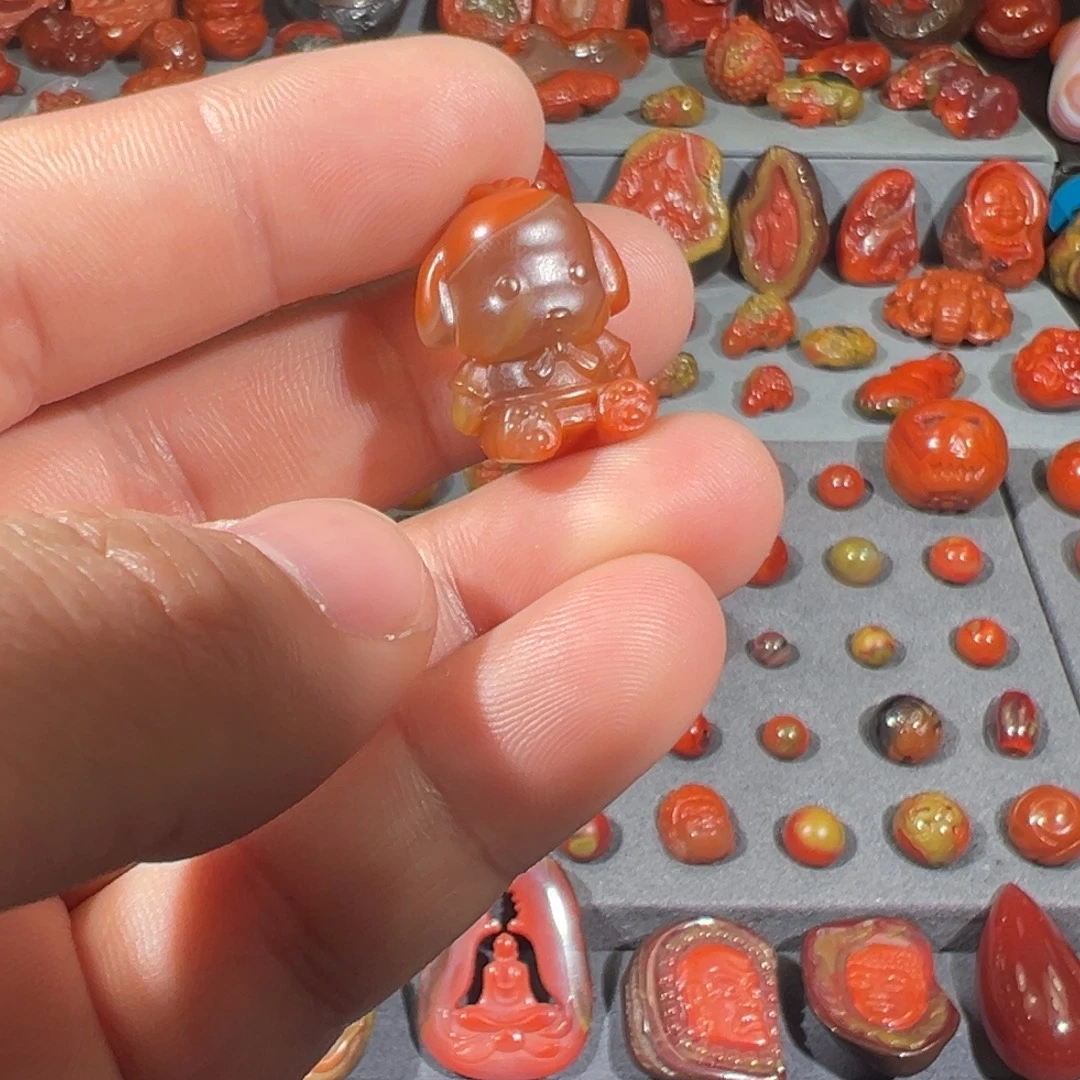 南红玛瑙未镶嵌南红机雕小熊