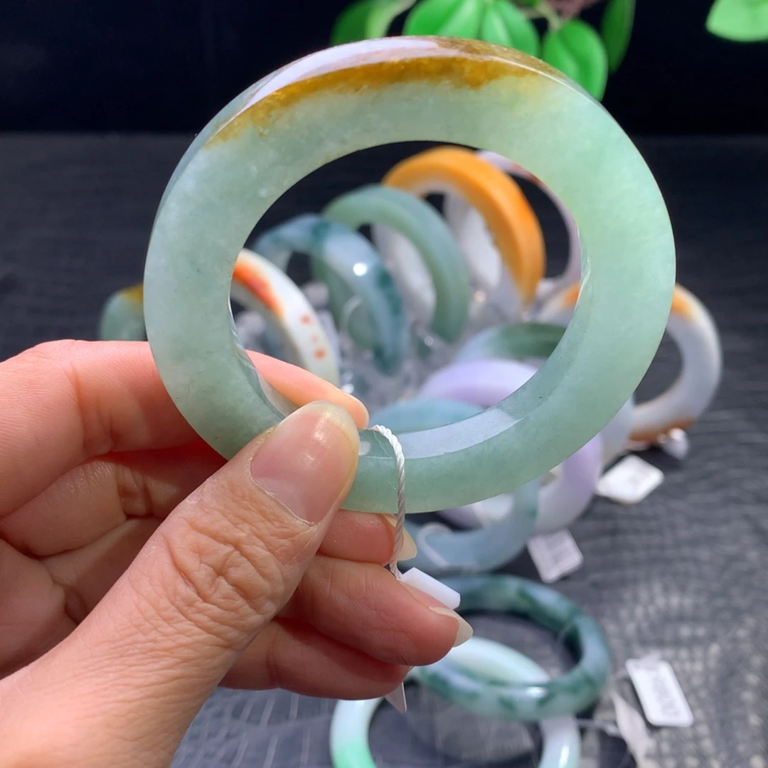 定制翡翠未镶嵌手镯